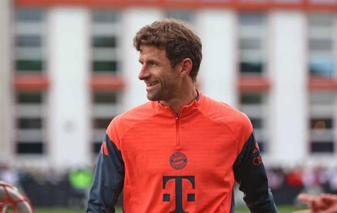 安联球场最后一战，拜仁在捧杯夜告别穆勒，孔帕尼暗示有特殊安排