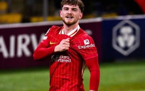 冠军阵容都不要了？曝利物浦同意出售21岁埃利奥特，斯洛特不信任