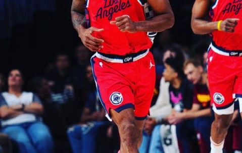 战神卡！伦纳德三分线内12中11 关键一攻一防杀死比赛