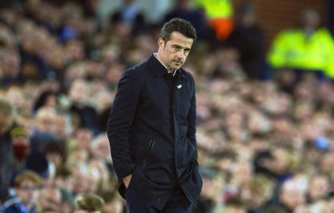 史诗级离奇换人乌龙！富勒姆换错球员，主帅抗议裁判不管