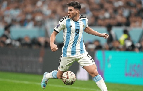 巴萨皇马巨星合体围剿阿根廷新王梅西接班人能否扛住西甲双雄？