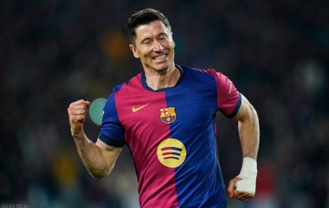 西甲激战积分榜，莱万破门，姆巴佩上演帽子戏法，巴萨8连胜领跑皇马3分