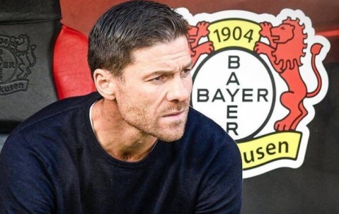 奇迹！753万鱼腩爆冷：2-1逆转德甲冠军首进决赛球迷冲入球场庆祝