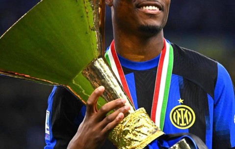 国米的无奈！邓弗里斯或将在夏季离队 解约金2500万曼城巴萨争抢在即