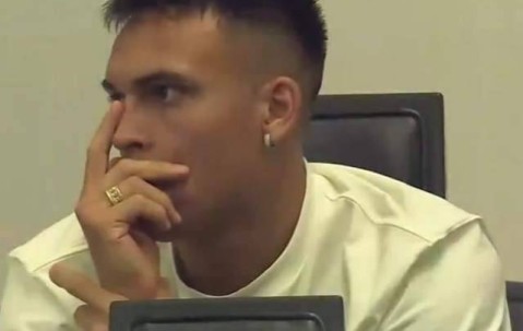 全力拼欧冠！第90分钟送点痛失机会，小因扎吉召集全队复盘一小时