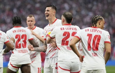 足坛悲喜夜！拜仁遭绝平，阿森纳巴萨齐翻车