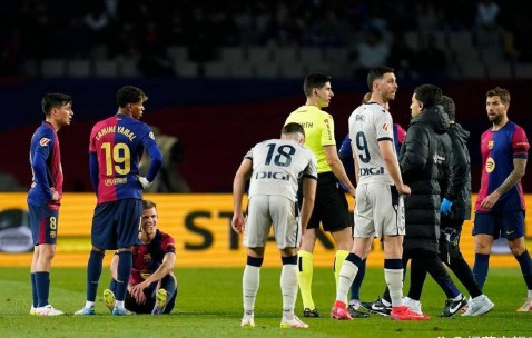 巴萨新核奥尔莫重返训练，助力西甲欧冠争冠之路