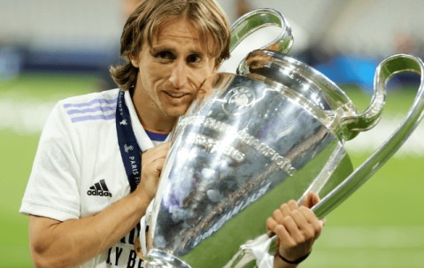 莫德里奇告别皇马：13年传奇终章，魔法中场最后一舞