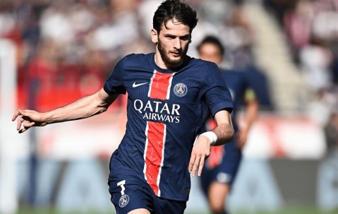 巴黎圣日耳曼1-0，提前6轮加冕法甲冠军，队史第13次在法甲称王