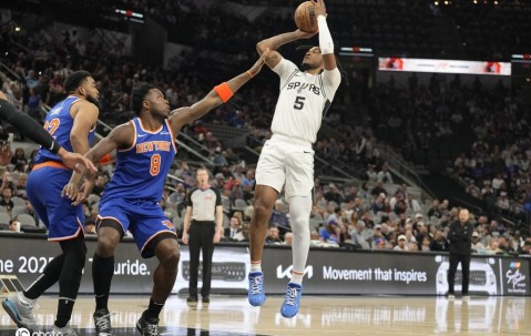 卡斯尔22分唐斯32+9 奇兵神准34分马刺胜尼克斯